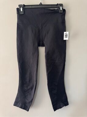 Athleta | black cropped leggings | S